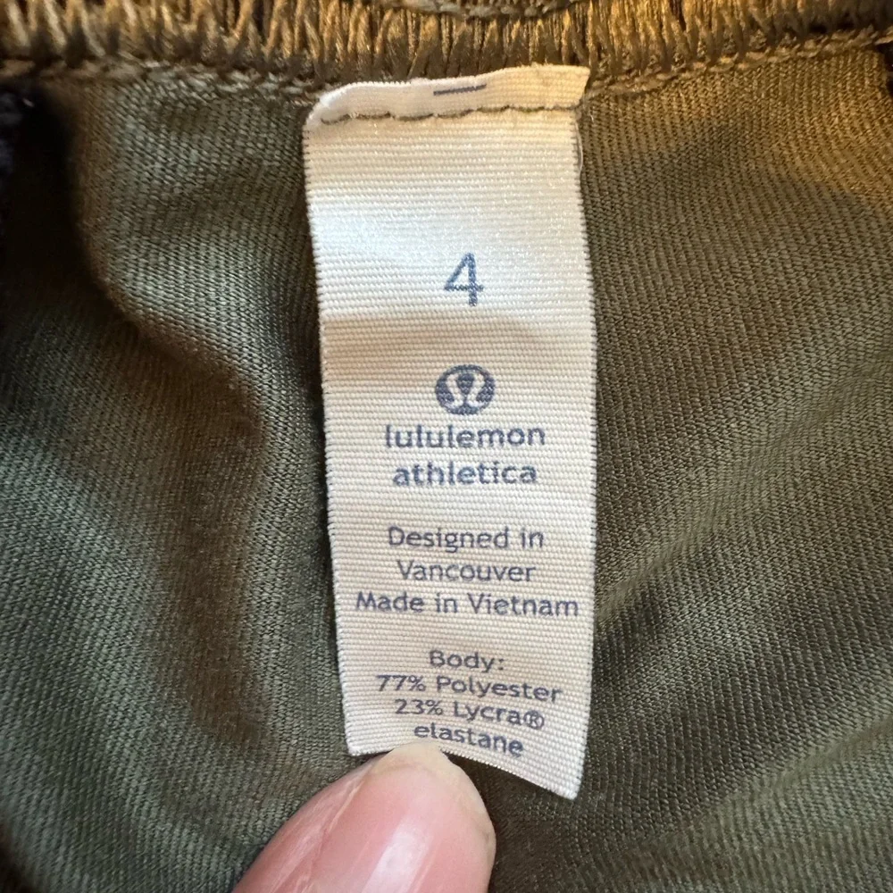 Lululemon Athletica Women’s Jet Crop Green Snake Print Pants Size 4 - Picture 7 of 7